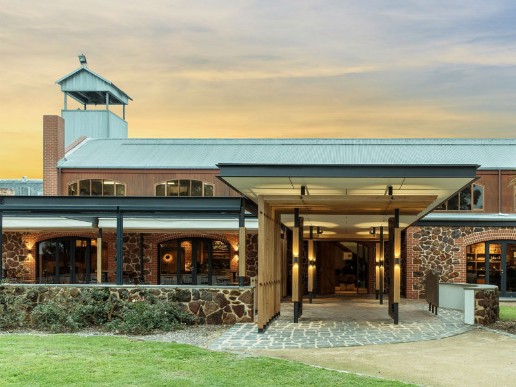 比拉顿酒窖门店